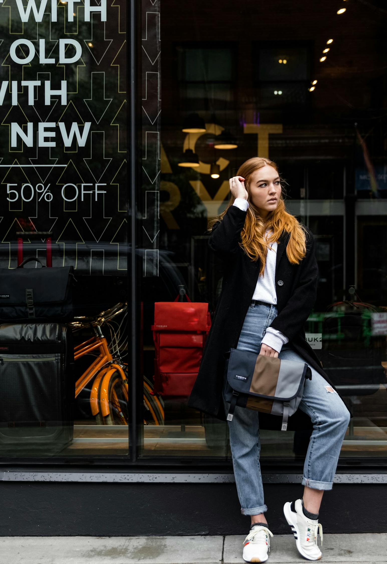 吳亦凡最新造型引領(lǐng)潮流，展現(xiàn)全新魅力風(fēng)采