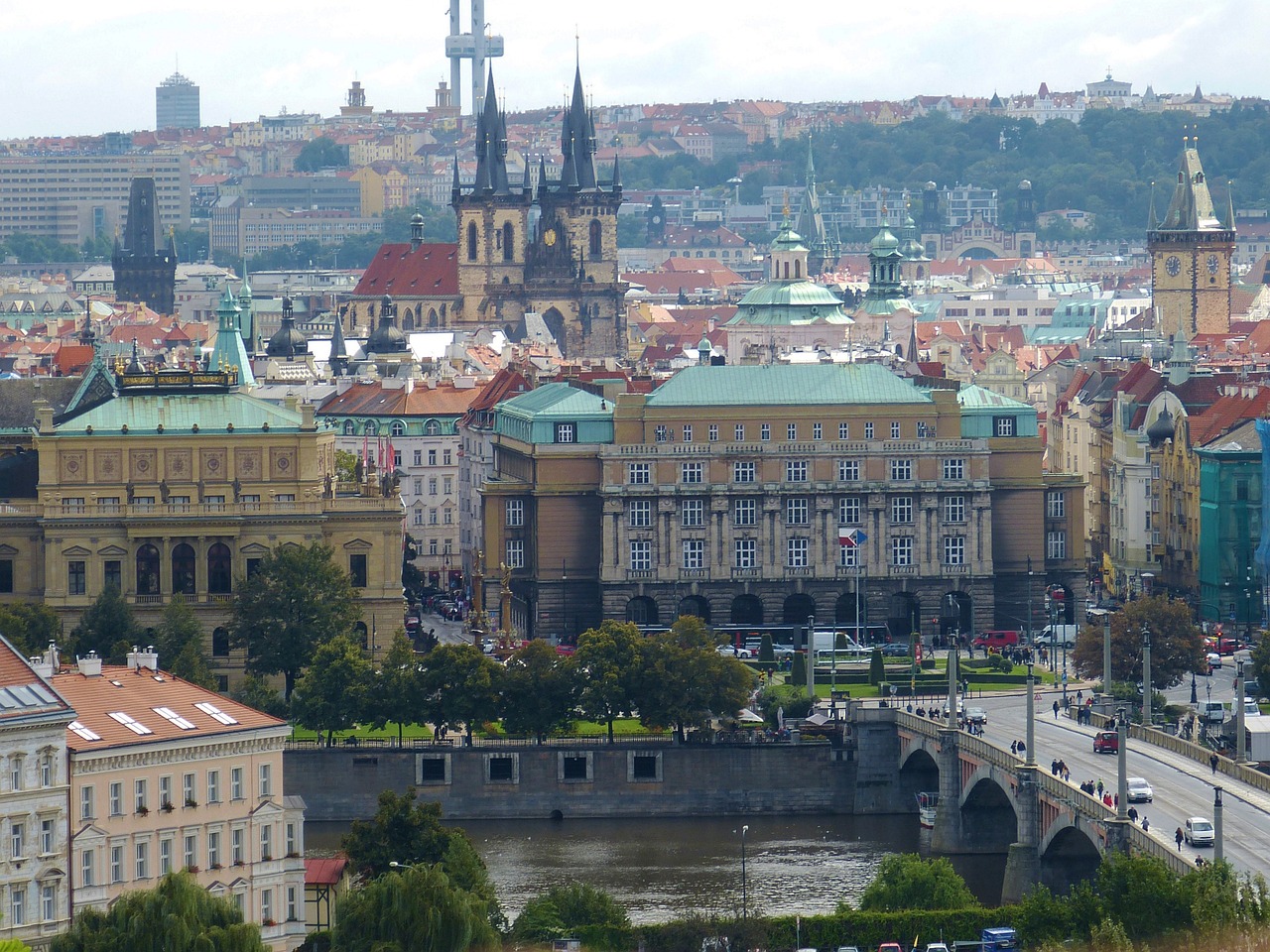 鄭州四個中心最新動態(tài)，城市發(fā)展的脈搏與未來展望展望