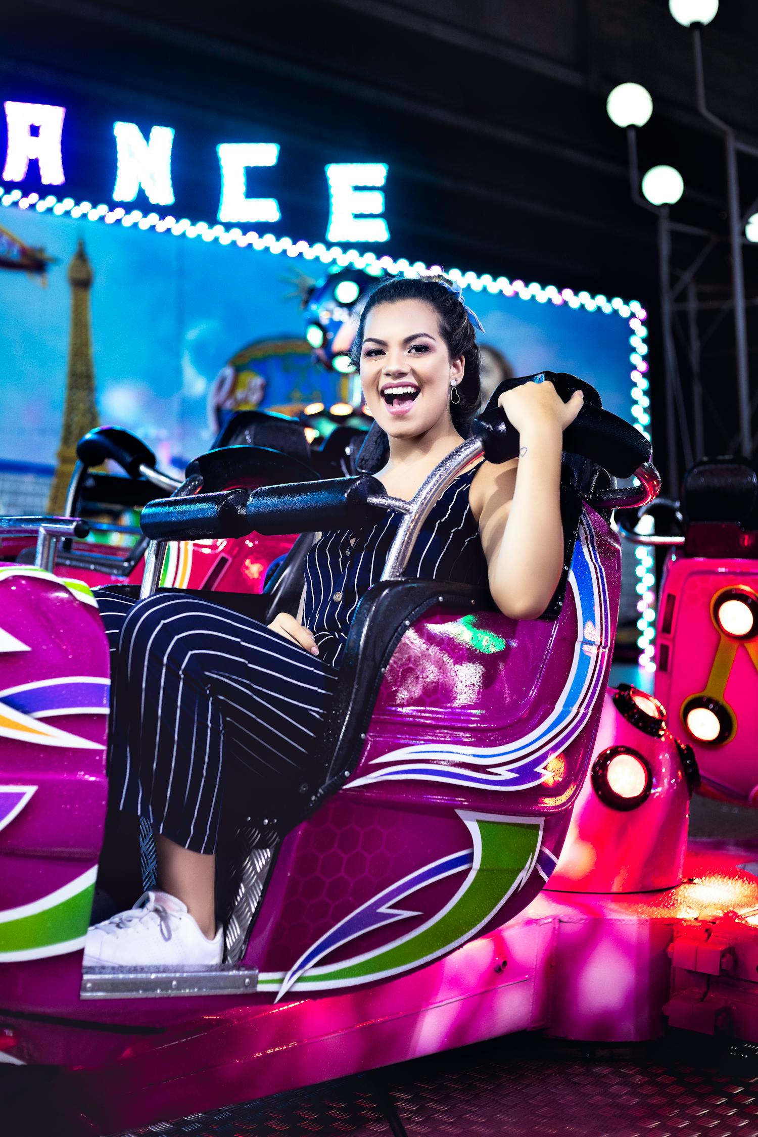 易烊千璽跳舞帥照，青春舞動(dòng)，魅力四溢