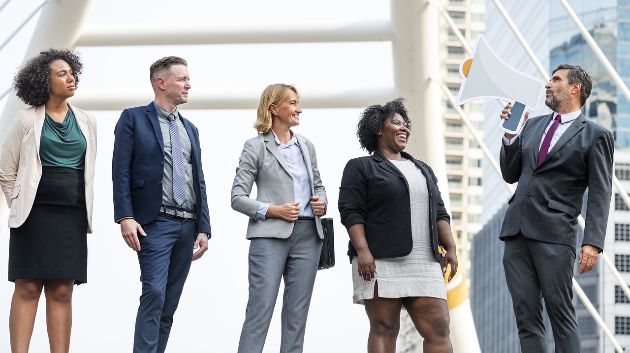 FCWR非緣勿擾最新一期，探尋現(xiàn)代都市情感新動(dòng)向