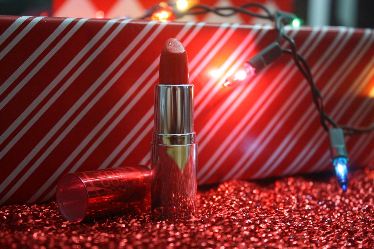 引領(lǐng)時(shí)尚潮流的炫彩魅力，最新口紅廣告獨(dú)家呈現(xiàn)